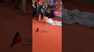 INCREIBLE❗️❗️ KAREN YAPOORT SE CAE en la alfombra de Premios Soberano youtube rd alofoke [upl. by Liryc]