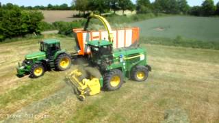 John Deere 7500 Pro Drive Feldhäcksler bei der Gras Silage 2012 by BryceO [upl. by Nahgiem51]