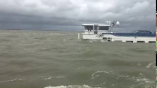 Binnenvaartschip gezonken op het IJsselmeer [upl. by Cirad]