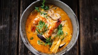 Przepis na tajską ZUPĘ TOM YUM 🍤  UMAMI [upl. by Rezal]