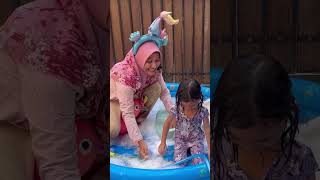 HAFIZAH BERSENANGSENANG BERMAIN AIR BERSAMA IBU DI KOLAM RENANG ANAK shorts 💦💦💦 [upl. by Barbaresi]