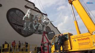 Quadriga mit Bavaria im Anflug auf den Marstall Lieferung aufs Oktoberfest 2014 [upl. by Neddie970]