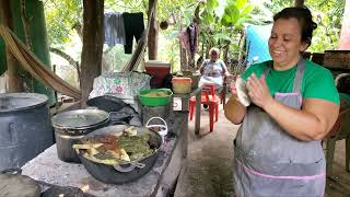 Haciendo pupusas de Loroco con la tia canda [upl. by Philana]