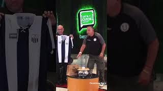 Mr peet acepta camiseta de ALIANZA LIMA y deja en ridículo a Roberto Martínez [upl. by Elgar]