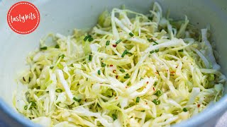 Genial einfacher Spitzkohlsalat  Schnelles amp leckeres SalatRezept [upl. by Idnarb]