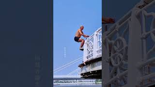 Professor Li a senior diving expert diving Quan Hongchans water splash disappearance techniq [upl. by Stenger985]