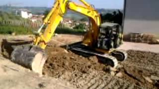 Scavi con escavatore JCB 145 [upl. by Vallo187]