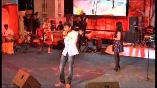 Radha Tera Thumka by Shreya Ghoshal Live in Concert at Dharwad Utsav 2013 Dec15 [upl. by Aehcsrop]