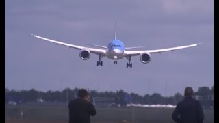 Piloot Dreamliner haalt grapje uit vliegtuigspotters in paniek [upl. by Enohs]