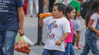 Las escuelas en México violan la ley y promueven la obesidad y diabetes [upl. by Einner]