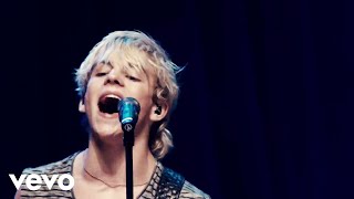 R5  Counting Stars Live In London ft The Vamps [upl. by Ahsilak871]