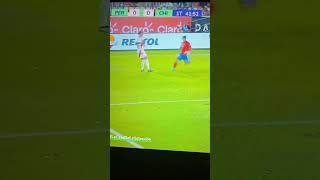 PAOLO GUERRERO FALLA GOL CONTRA CHILE 🇨🇱😱🇵🇪 [upl. by Cathyleen677]