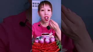 Eating Onion world record 😍 chineseshorts woodpecker chineseshorts worldrecordvideo [upl. by Retep]