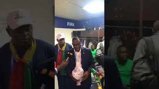 POLOGNESENEGAL PRESIDENT MACKY SALL JUBILE DANS LES VESTIAIRES AVEC LES LIONS [upl. by Ylas947]