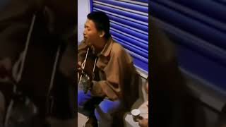 A street Artist singingjiunu nai hola by Tribal Rain [upl. by Valerye]