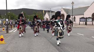 Blairgowrie amp Rattray Pipe Band march to 2018 Braemar Gathering led by Drum Major John Matheson [upl. by Brita]