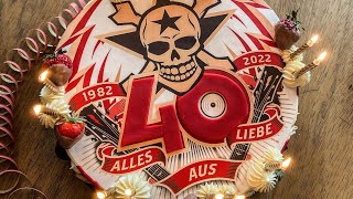 Die Toten Hosen  Schrottwichteln  quotAlles aus Liebe 40 Jahre Die Toten Hosenquot [upl. by Leanard561]