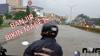 Banjir didepan Mall Metland Transyogi Cibubur Macet Total [upl. by Farl]