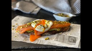 Receta de Tostada de Salmón Aguacate y Huevo Pochado l celestedelabanda [upl. by Sneed]