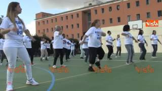 REBIBBIA LE DETENUTE BALLANO IL FLASH MOB PER IL PAPA [upl. by Ainnat]