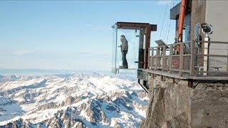 quotUn passo nel vuotoquotUn cabina di vetro sulla cima del Monte Bianco [upl. by Kciredor]