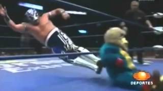 Mexican Wrestler Dropkicks Midget in a Monkey suit [upl. by Nitsua900]