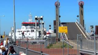 Ameland 1 Aankomst veerboot Oerd in Holwerd [upl. by Anatnahs870]