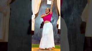 Geela geela bollywood dance dancecover dancer song ytshorts [upl. by Gunzburg]