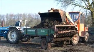 Gecomposteerde paardenmest uitrijden  12 maart 2016 [upl. by Onabru868]