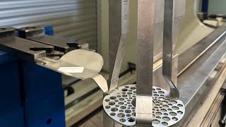 TRUMPF TrumaBend V2300S Strömungsblech [upl. by Spense]