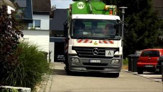 Müllabfuhr Seitenlader leert Mülleimer  German Garbage Truck [upl. by Ettezyl888]