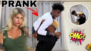 PRANK KII UGU XUMA ABID OO AN KUSAMENAY ZAKI SOMALI  GAĆAN QAAD😱😡 [upl. by Orlan]