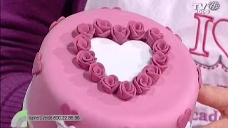 Come realizzare una rosa con la pasta di zucchero le decorazioni per San Valentino [upl. by Adnarb]