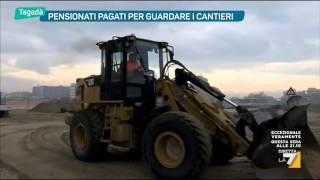 Pensionati pagati per guardare i cantieri [upl. by Adnohsor]