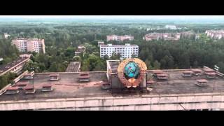 Un drone survole la ville abandonnée de Pripyat Tchernobyl [upl. by Sugirdor847]