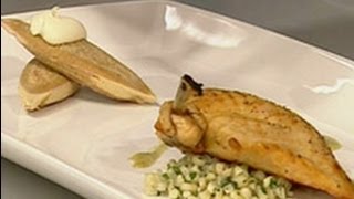 Como gustes  Pechuga de pollo rellena de requesón Peneques de huitlacoche y salsa verde [upl. by Giffie]