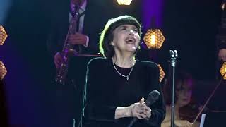 Mireille Mathieu 2023 live – Bravo tu as gagné  Zugabe am 11122023 in Prag [upl. by Mychael]