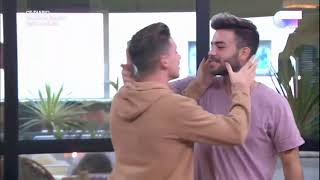 El primer beso entre Agoney y Raoul en clase con los Javis 61217 [upl. by Reibaj]