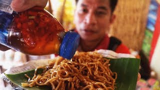 HOW to EAT PANCIT LUCBAN  HABHAB STREETSTYLE at Niyogyugan Festival [upl. by Hokanson968]