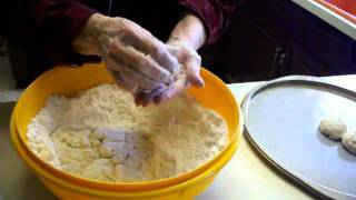 How to Make Mommas Homemade Biscuits [upl. by Cindy]