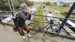 Así se hace una entrega exprés RUSH  Tipos de mensajería en bicicleta [upl. by Llerahs]