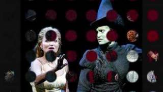 Wicked Idina Menzel Kristin Chenoweth quotPopularquot [upl. by Caldeira]