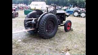 Stone mill HANOMAG 38 Diesel Tractor Steinmahlwerk Antrieb HANOMAG 38 Traktor Panningen 2013 [upl. by Adao]