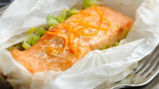 Recette  Papillote de saumon super fondant aux poireaux [upl. by Latrell785]