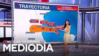 El sistema sobre el golfo de México aún puede convertirse en ciclón tropical  Noticias Telemundo [upl. by Maisel]