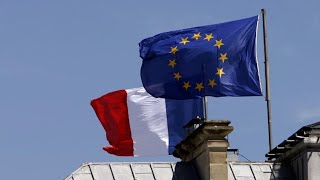 Le drapeau européen devient obligatoire dans les mairies [upl. by Halladba]