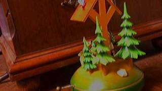 Vintage Steinbach Music Box Plays Joyous Christmas Tide  O du Frohliche [upl. by Durrej985]