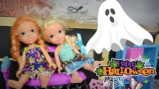 Anna and Elsa Toddlers Haunted House  1 See a Ghost Spooky Halloween Disney Toys In Action [upl. by Araic]