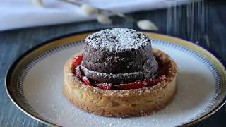 Crostata alle fragole con tortino al cioccolato dal cuore morbido [upl. by Maunsell]