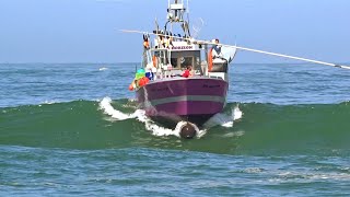 📛 ATTENTION LES BATEAUX SONT FACE À UNE HOULE DANGEREUSE À CAPBRETON BIGWAVES Alexrolland 🌊😨 [upl. by Chuah]